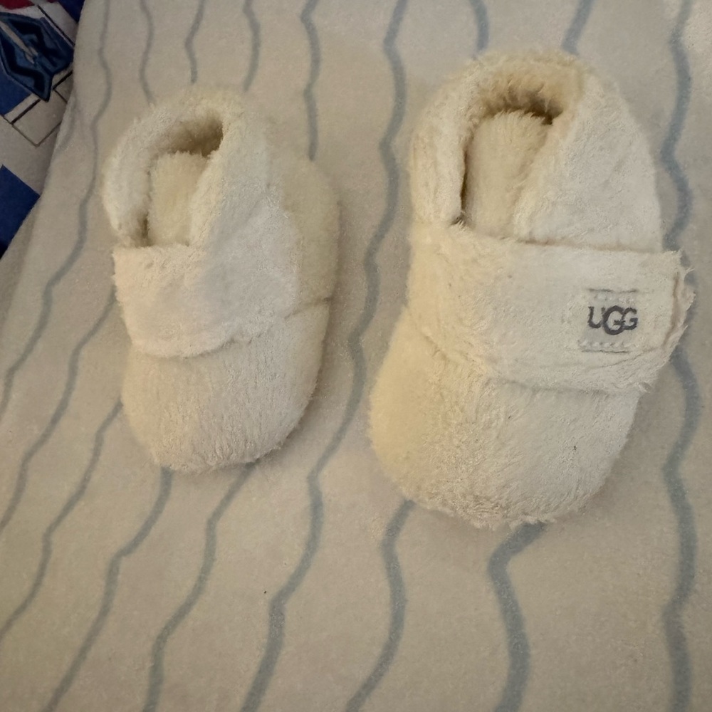Baby Ugg bixbee booties white size 0/1